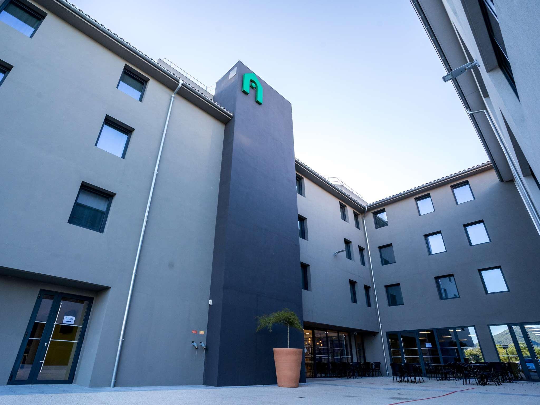 Campanile Marseille Est - Aubagne Hotel Exterior photo