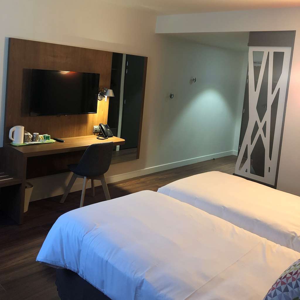 Campanile Marseille Est - Aubagne Hotel Room photo