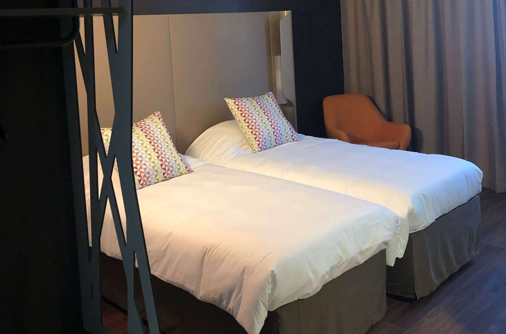 Campanile Marseille Est - Aubagne Hotel Room photo